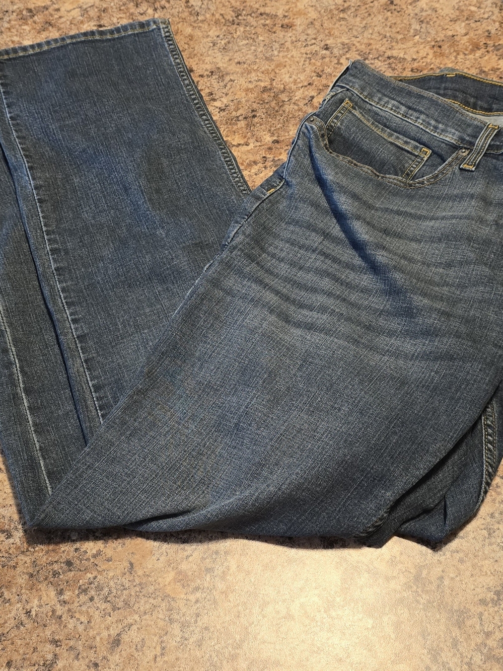 Signature by Levi Strauss Men's Medium Blue Straight-Leg Jeans